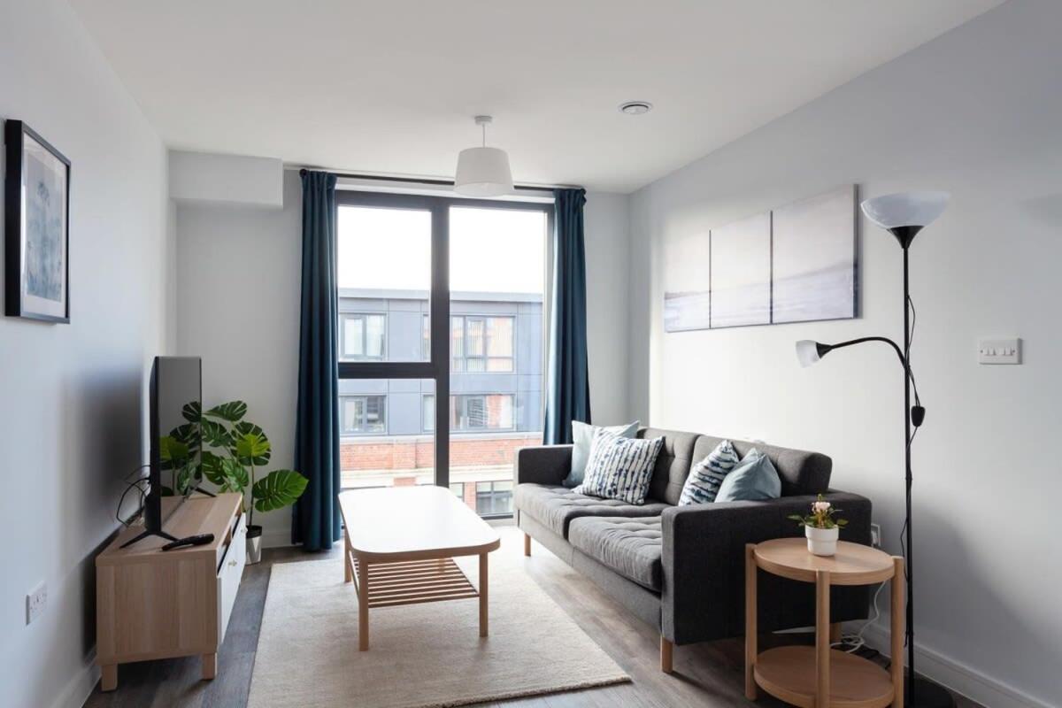 Modern 1 Bedroom In Brimingham Apartment