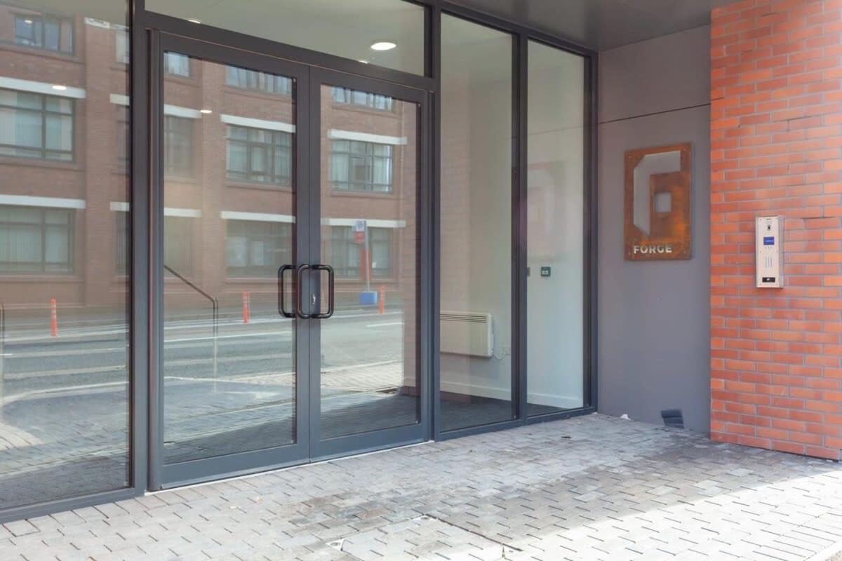 Modern 1 Bedroom In Brimingham Apartment *