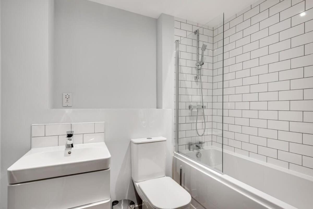 Fantastic 1 Bedroom Flat In *