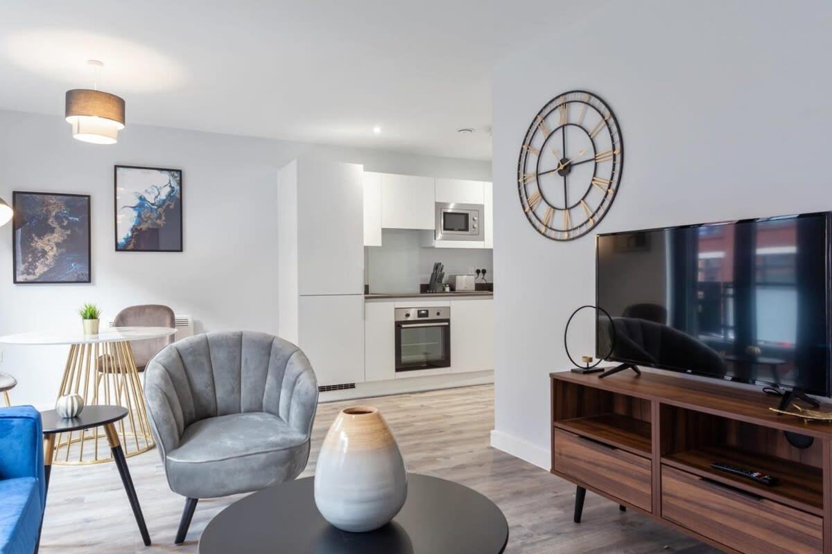 Modern Fabulous Flat In The Heart Of *