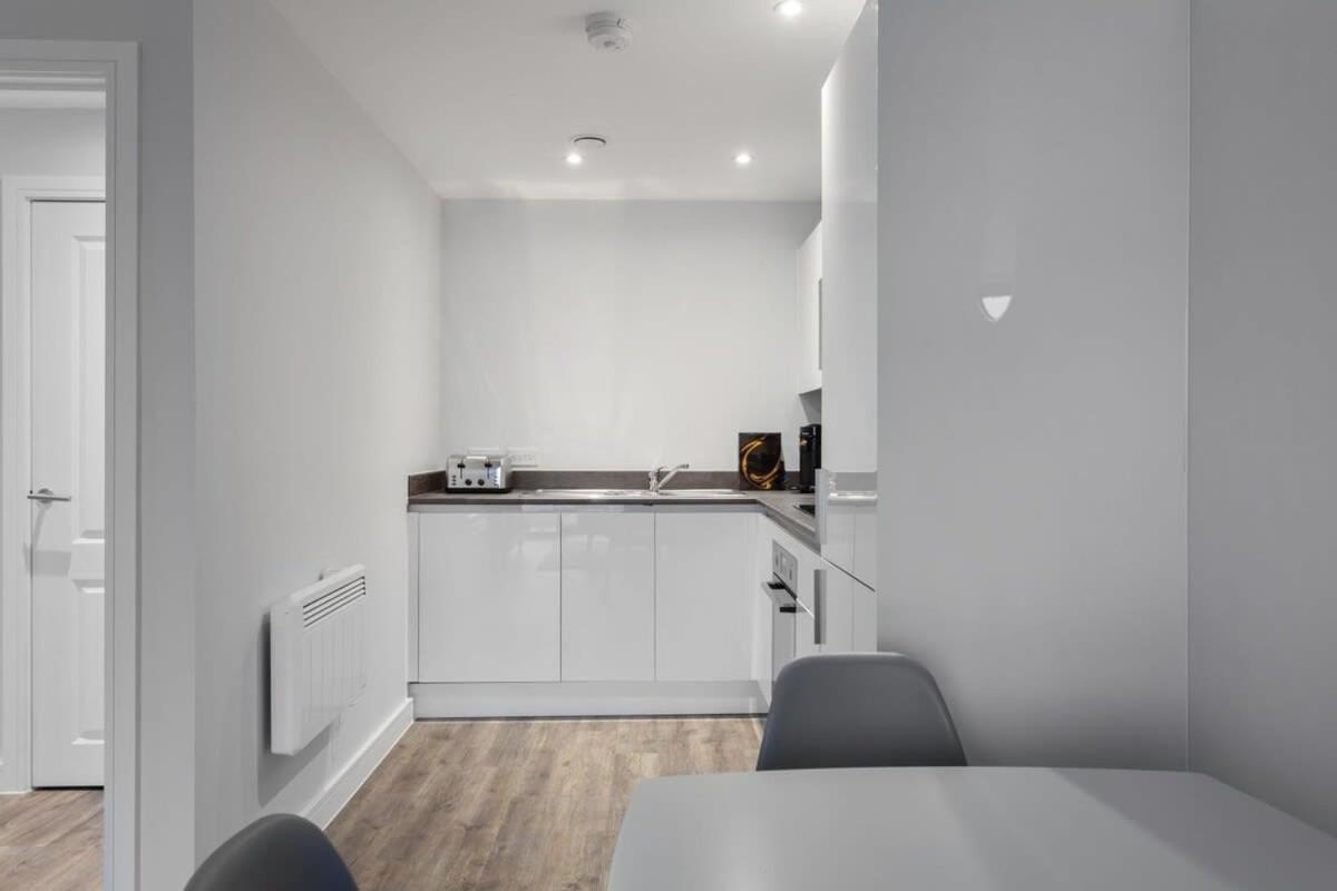Stylish Contemporary 1br In Apartment