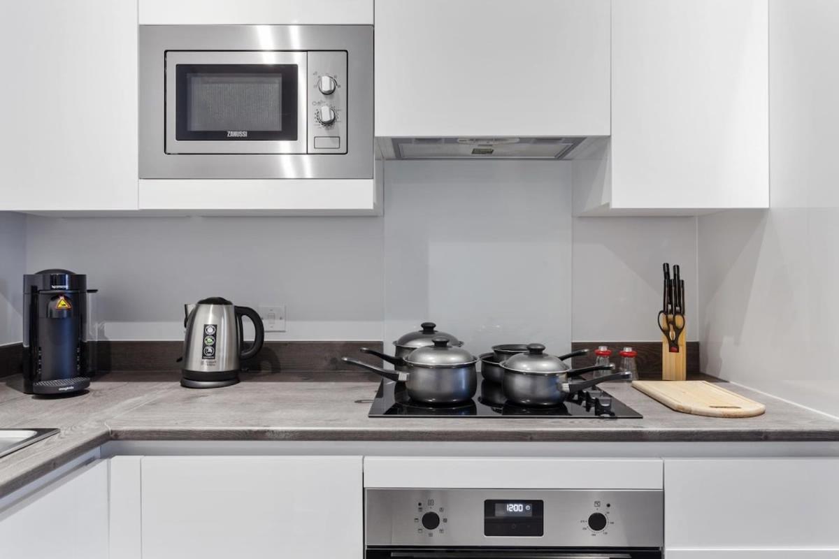 Apartment Stylish Contemporary 1br In *