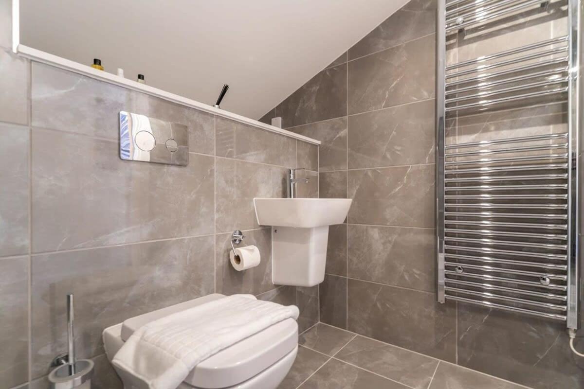 Chic 2 Bed 2 Bath In A Modern Development * Birmingham
