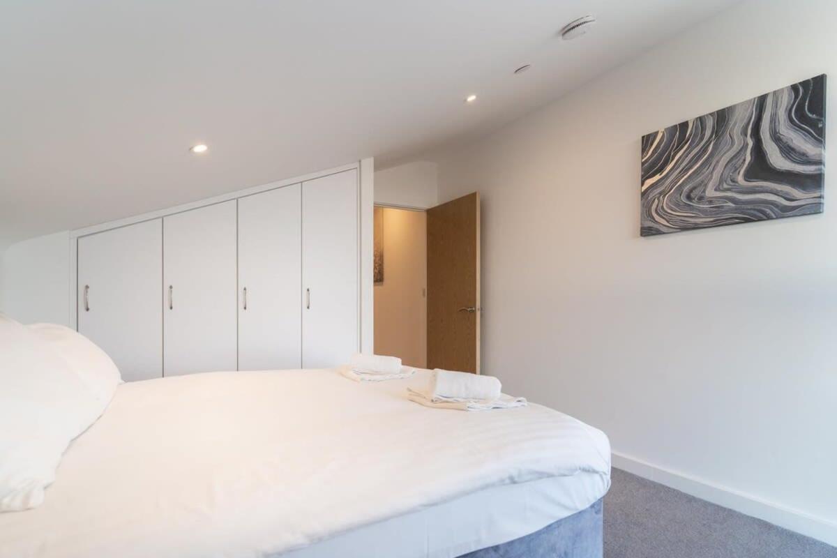 Chic 2 Bed 2 Bath In A Modern Development * Birmingham