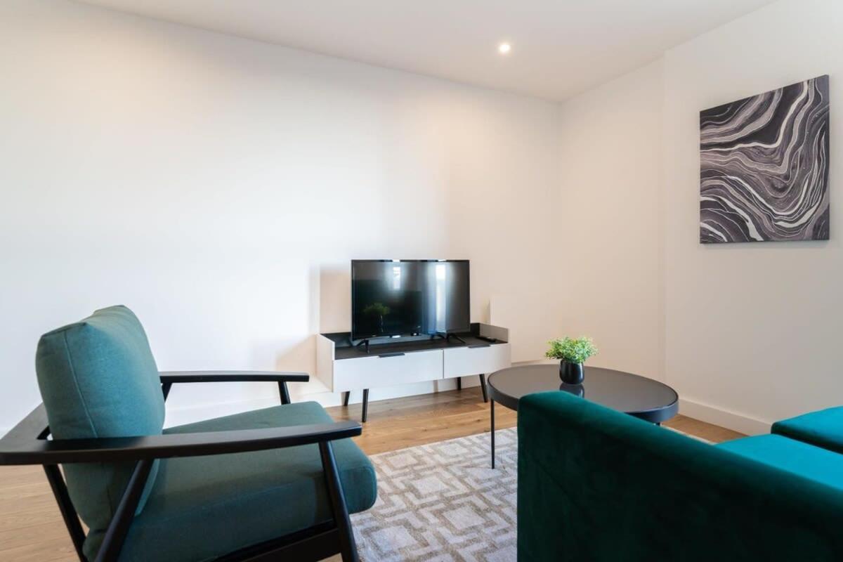 Chic 2 Bed 2 Bath In A Modern Development *