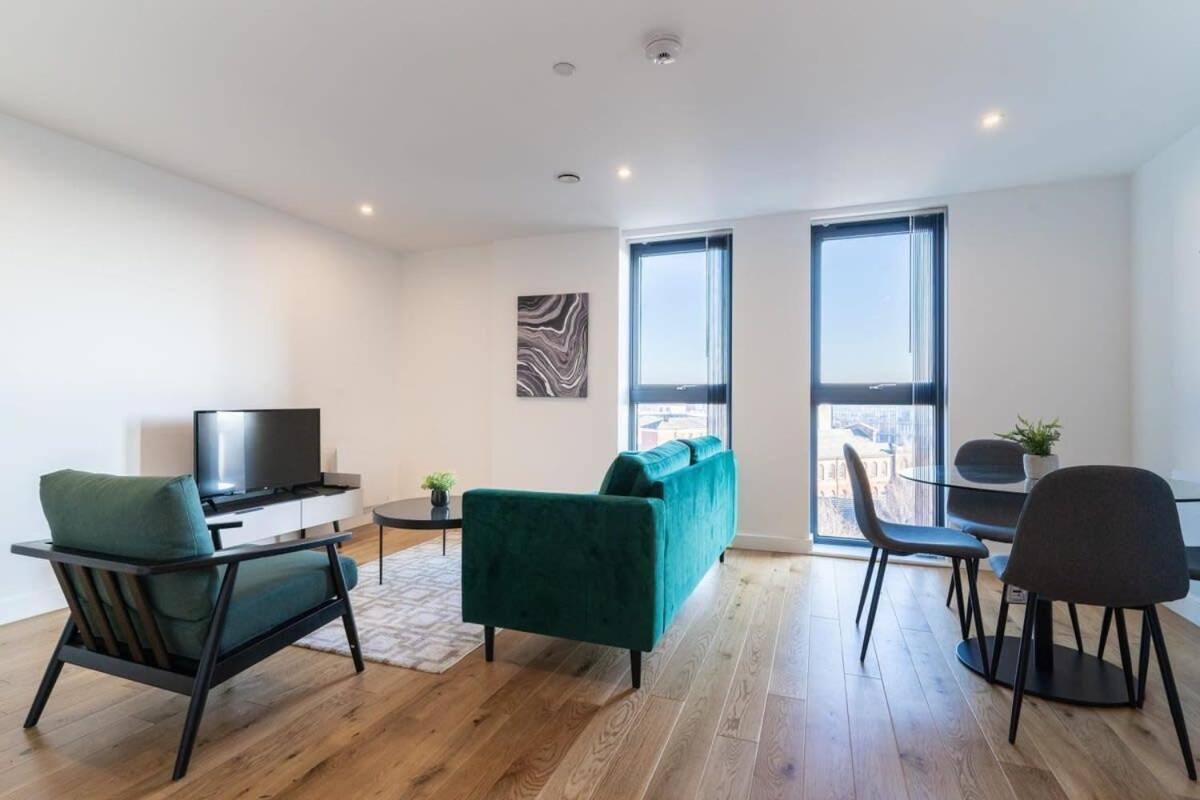 Chic 2 Bed 2 Bath In A Modern Development * Birmingham