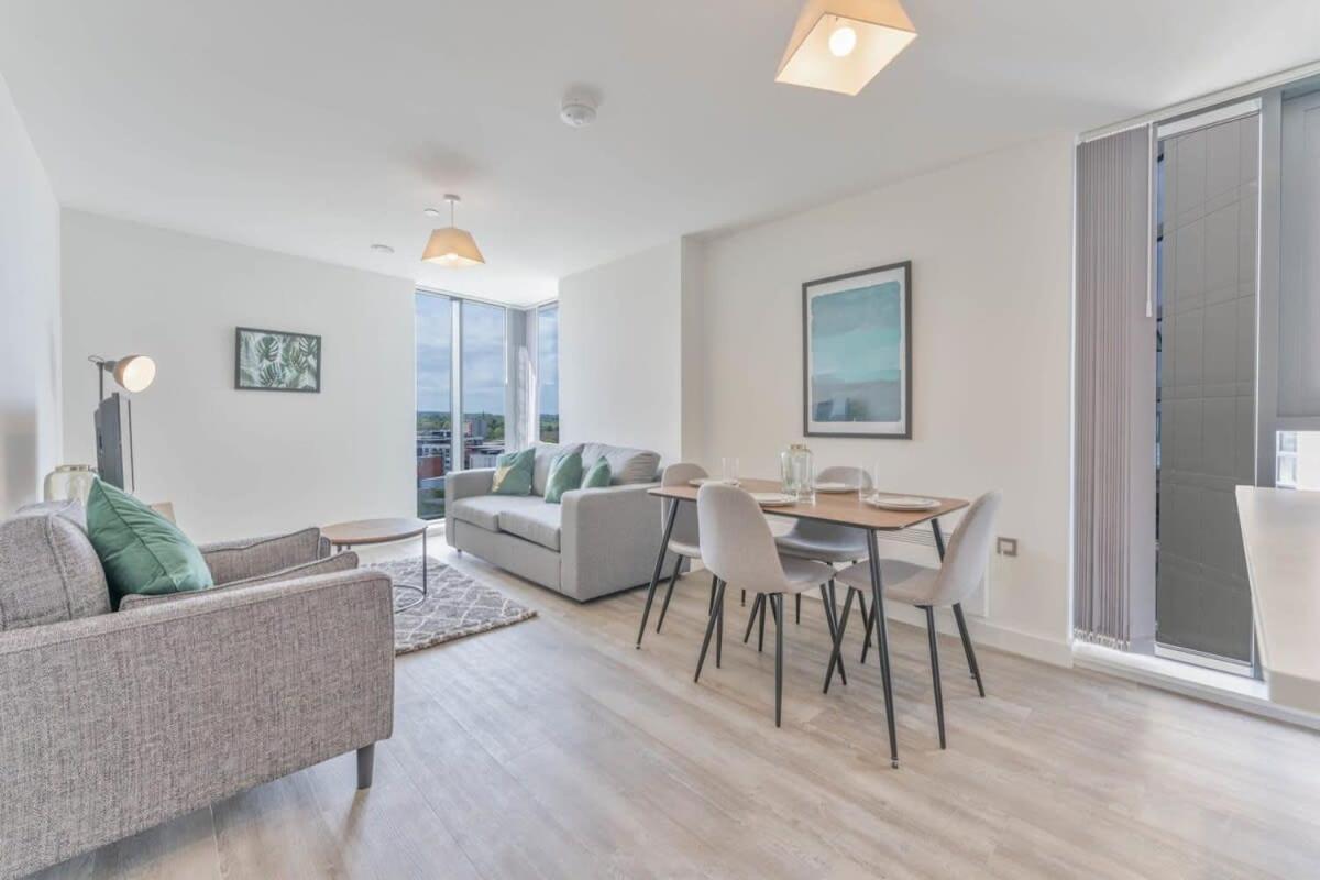 Stunning 2 Bed In Apartment