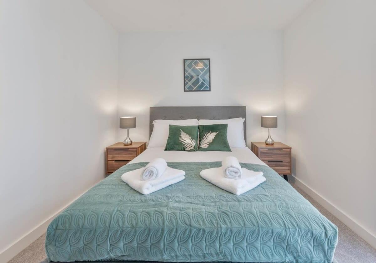 Stunning 2 Bed In Apartment *