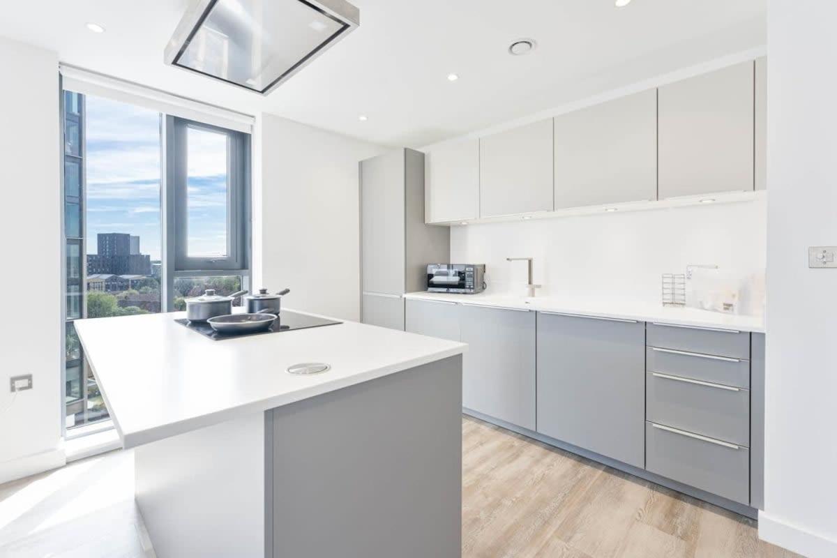 Stunning Modern 2 Bed In *
