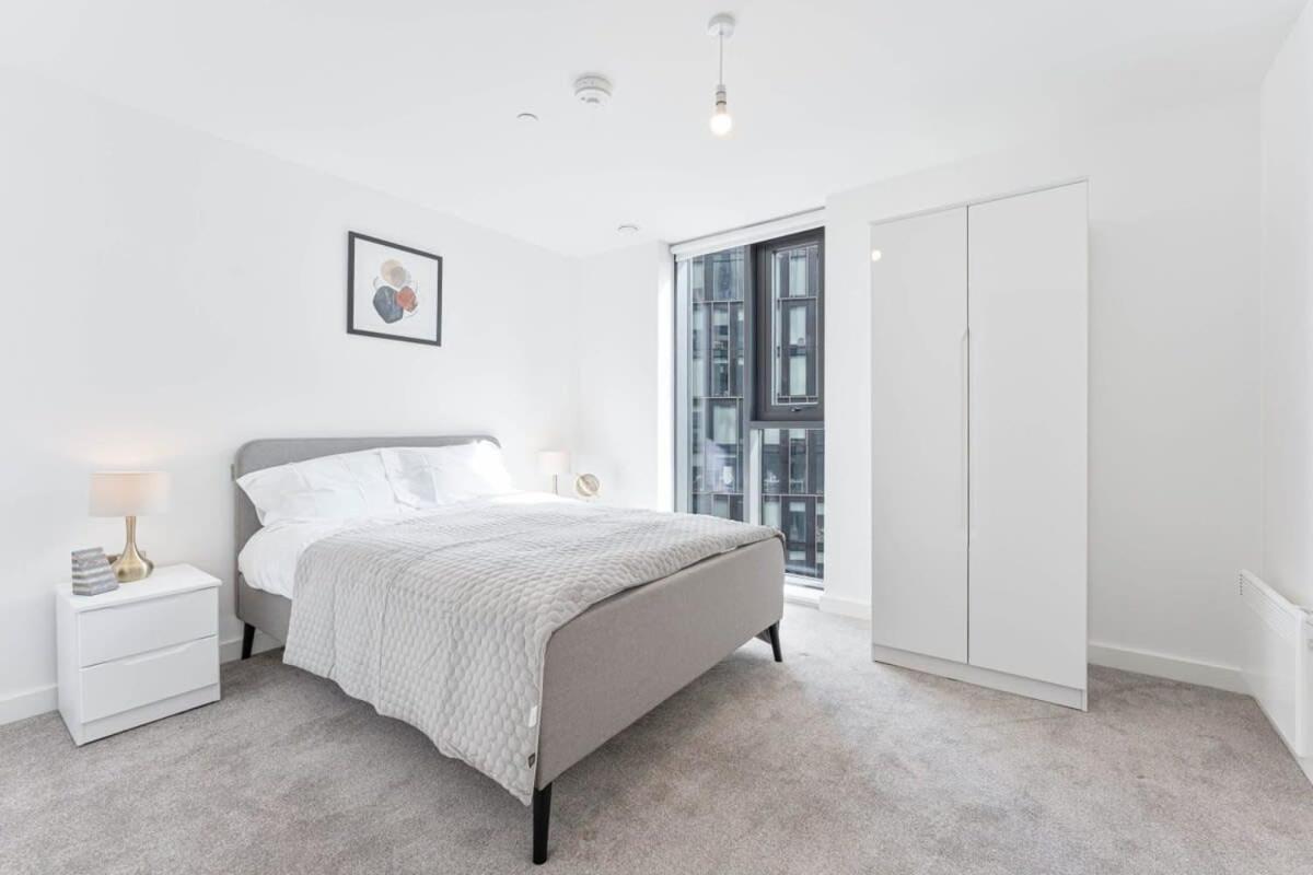 Stunning Modern 2 Bed In Apartment