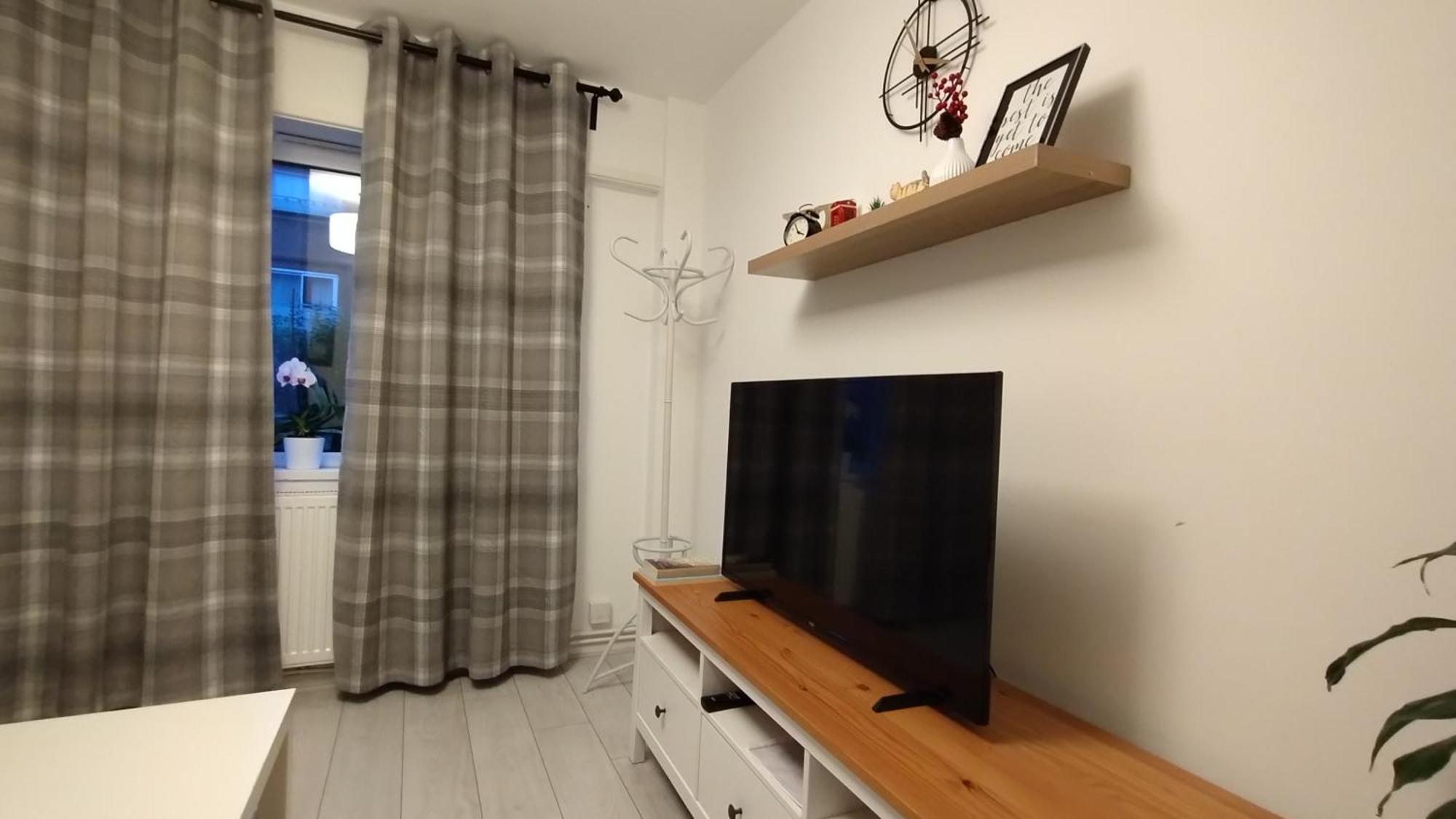 Entire 4-bed House & Parking, Steps From Icc & Utilita Arena & Broad Street