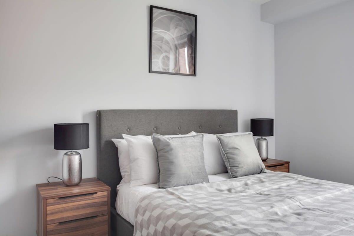 Modern 2 Bedroom In *