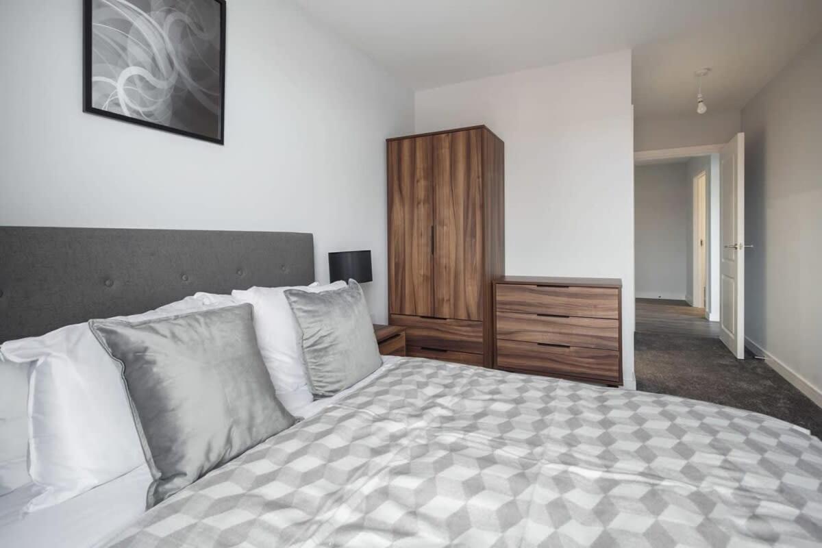 Modern 2 Bedroom In *