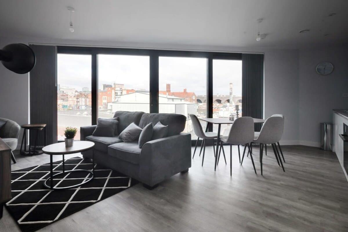 Apartment Modern 2 Bedroom In *