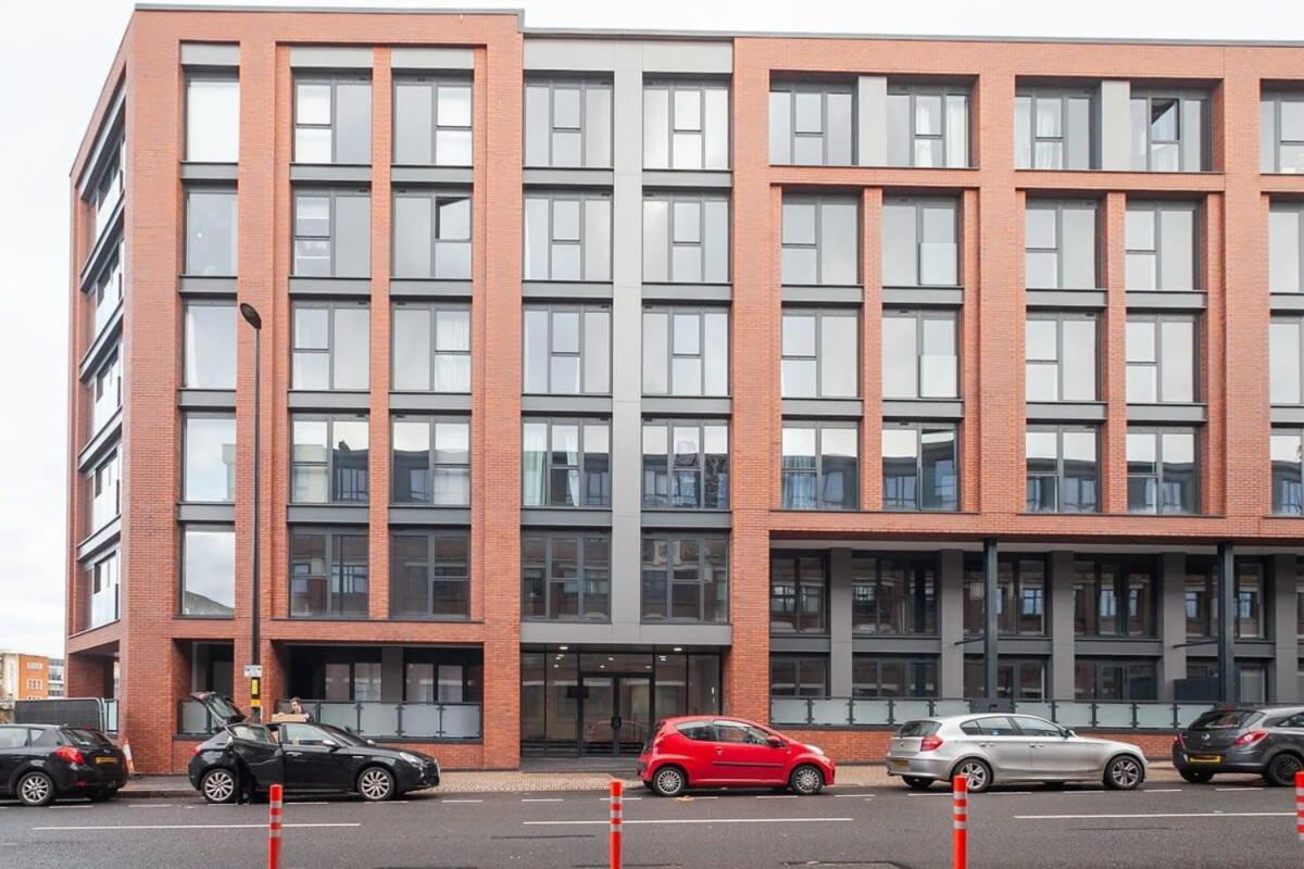 Modern 2 Bedroom In *