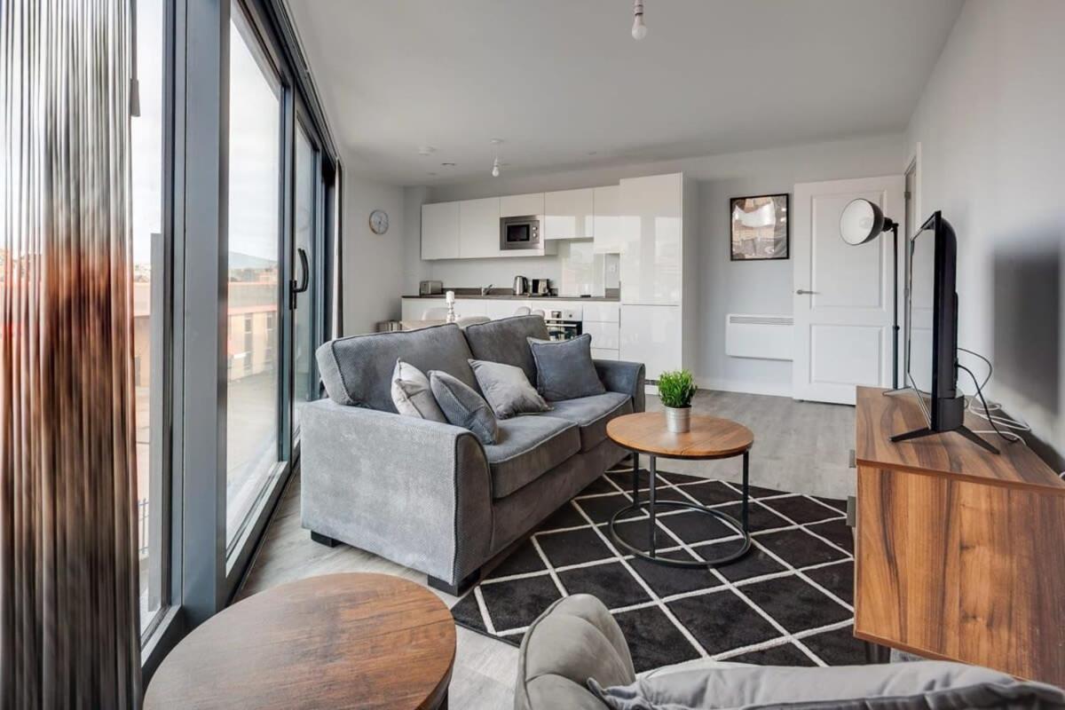 Modern 2 Bedroom In *