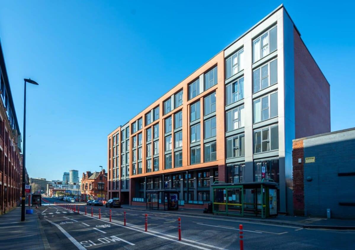 Stylish And Comfortable 1 Bedroom In Apartment *