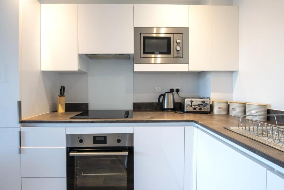 Apartment Stylish And Comfortable 1 Bedroom In *