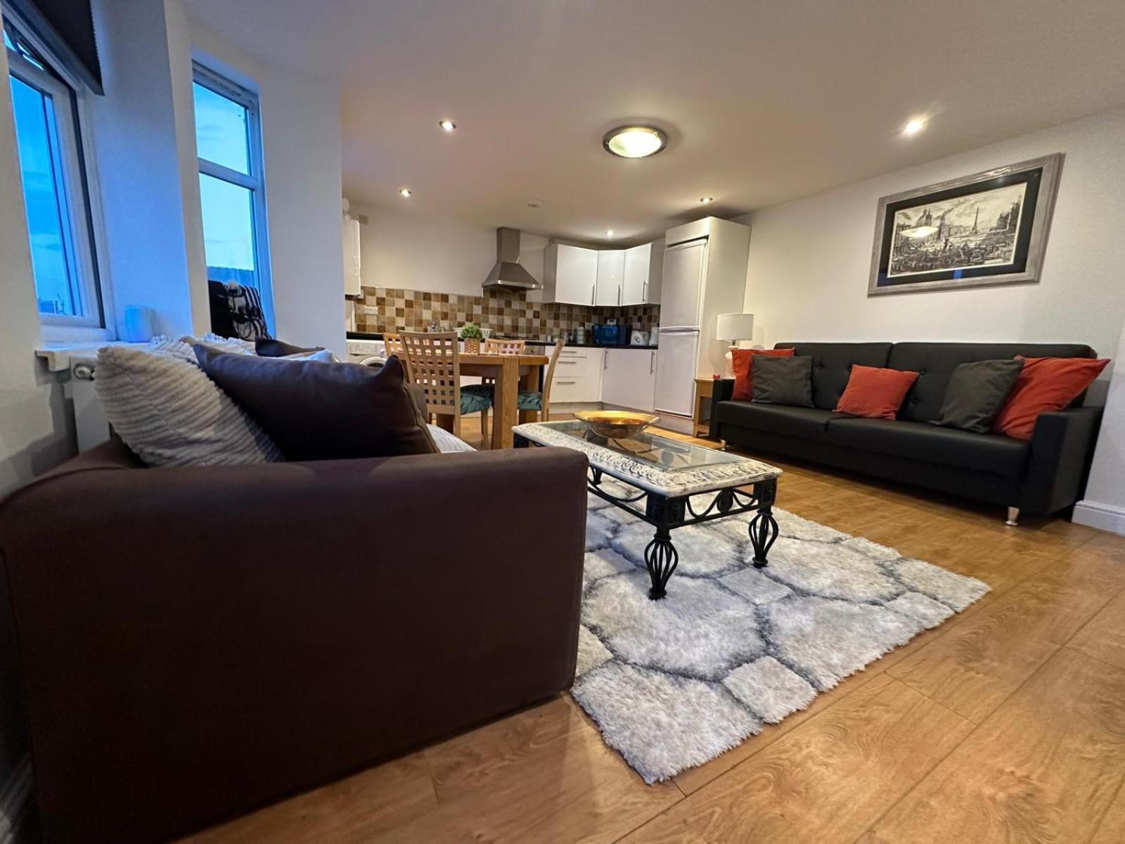 One Bedroom Aston B6 -parking- Sleeps 4 Apartment *