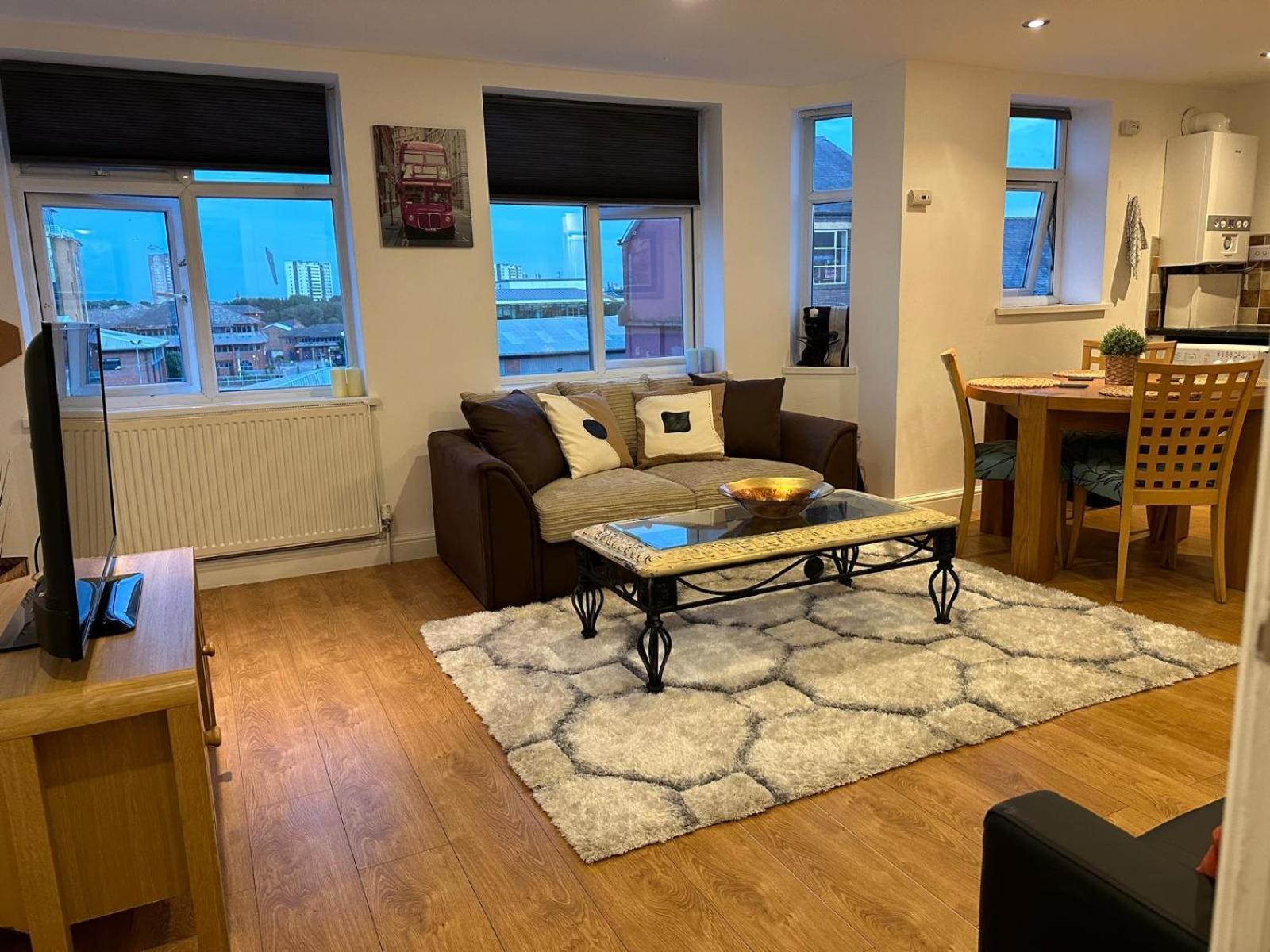 One Bedroom Aston B6 -parking- Sleeps 4 Apartment Birmingham