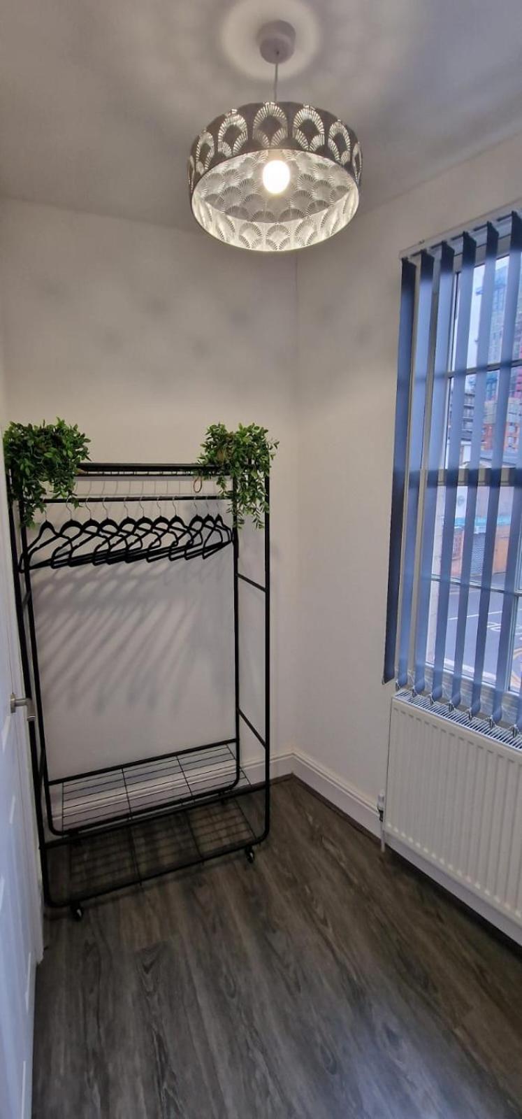 Modern 7-br Retreat Ensuite Birmingham