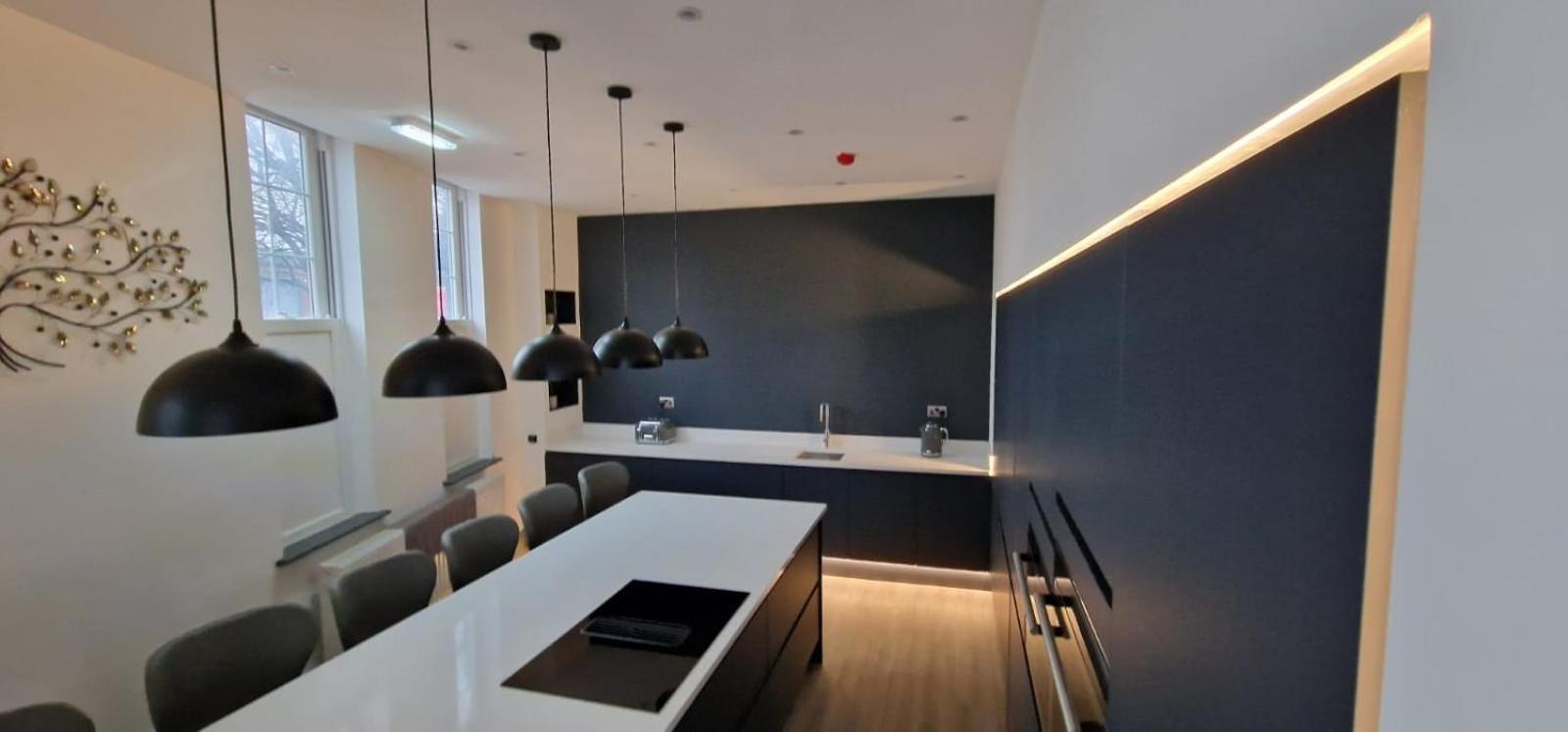 Modern 7-br Retreat Ensuite *
