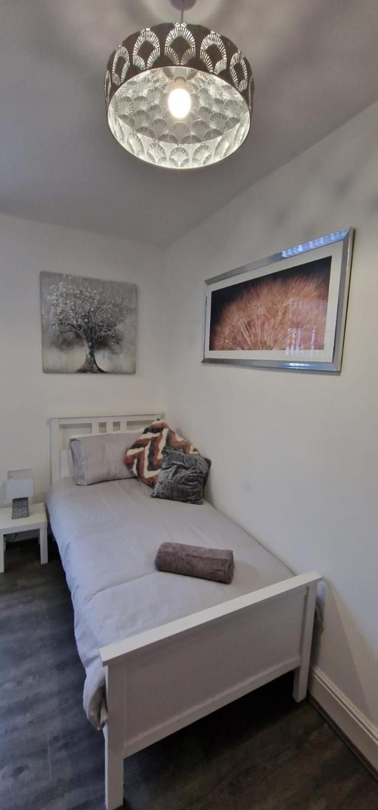 Modern 7-br Retreat Ensuite