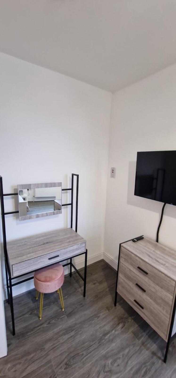Modern 7-br Retreat Ensuite Holiday home *
