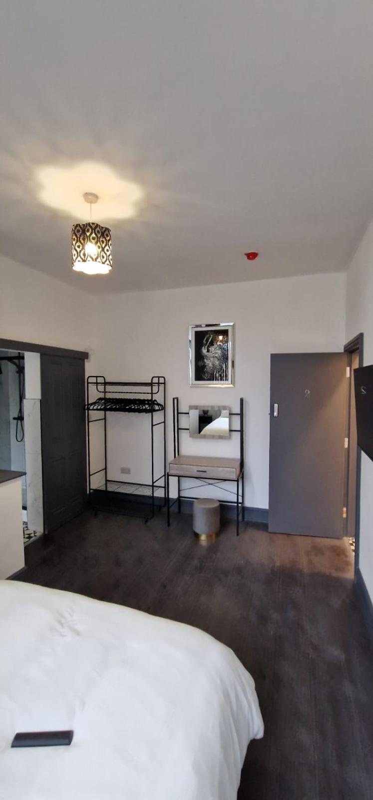 Modern 7-br Retreat Ensuite Birmingham