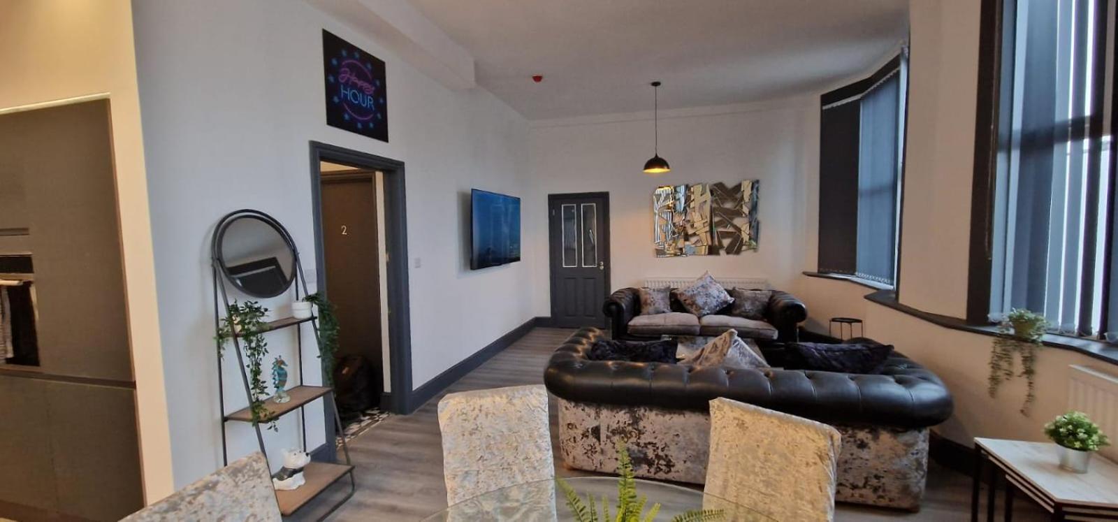 Modern 7-br Retreat Ensuite Holiday home
