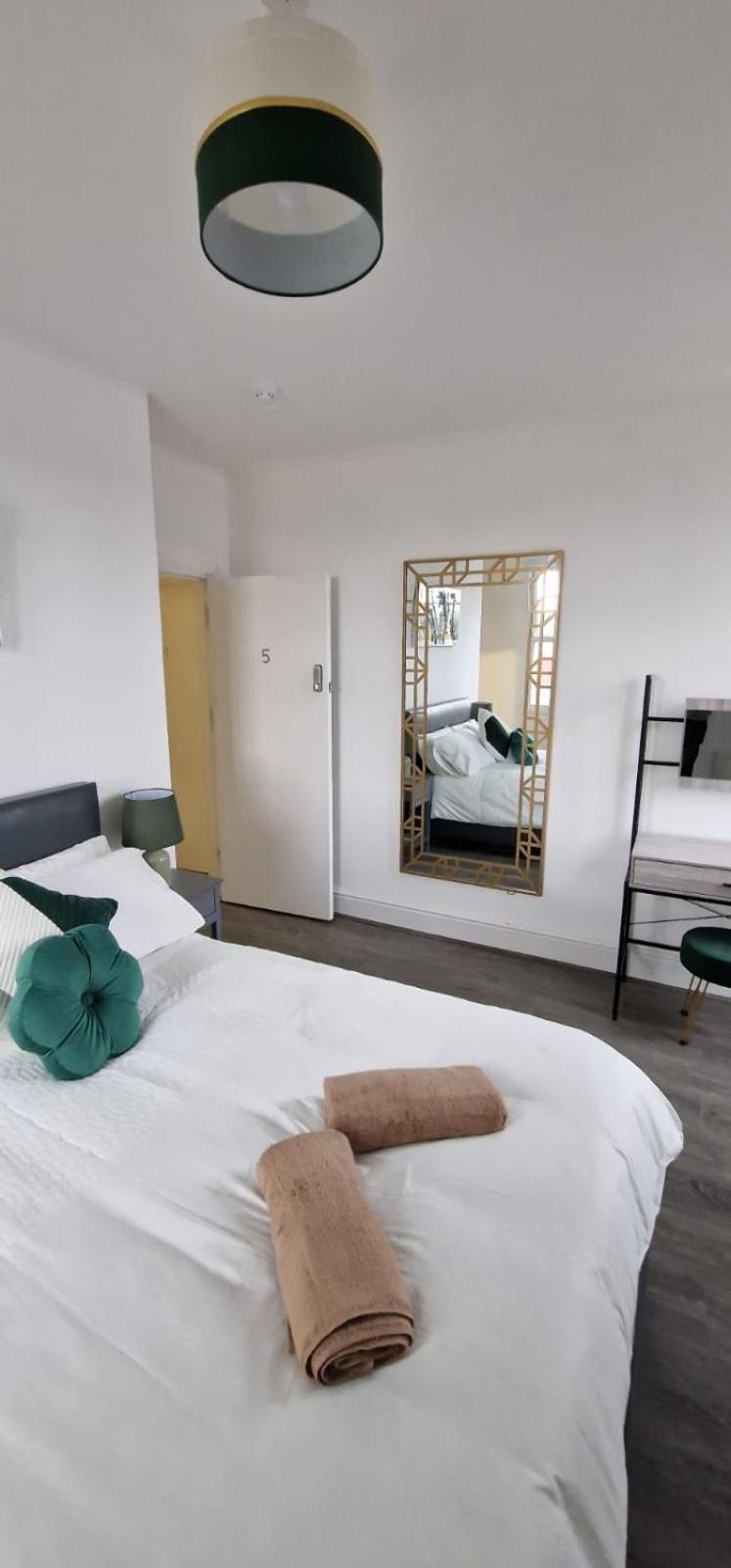 Holiday home Modern 7-br Retreat Ensuite *