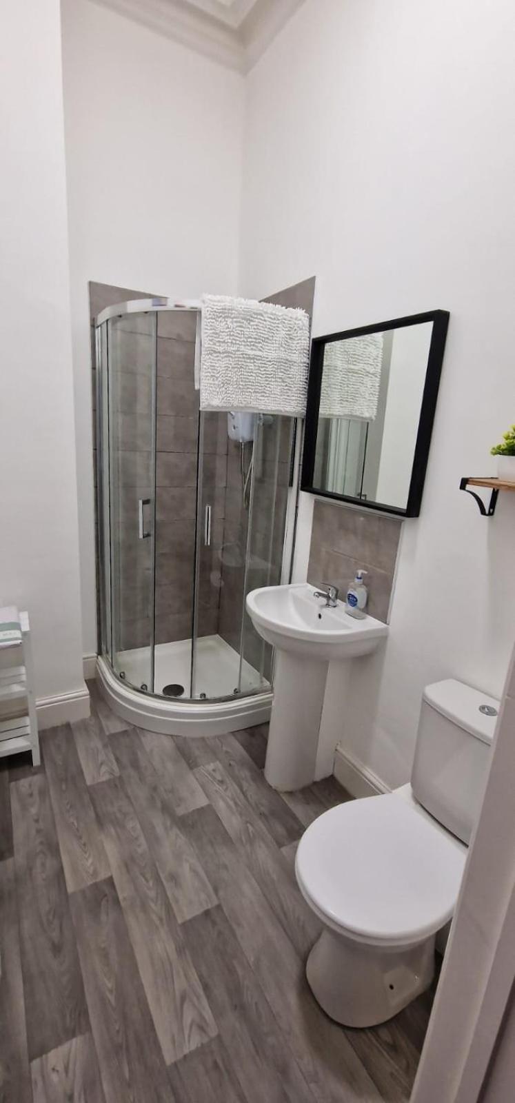 Holiday home Modern 7-br Retreat Ensuite