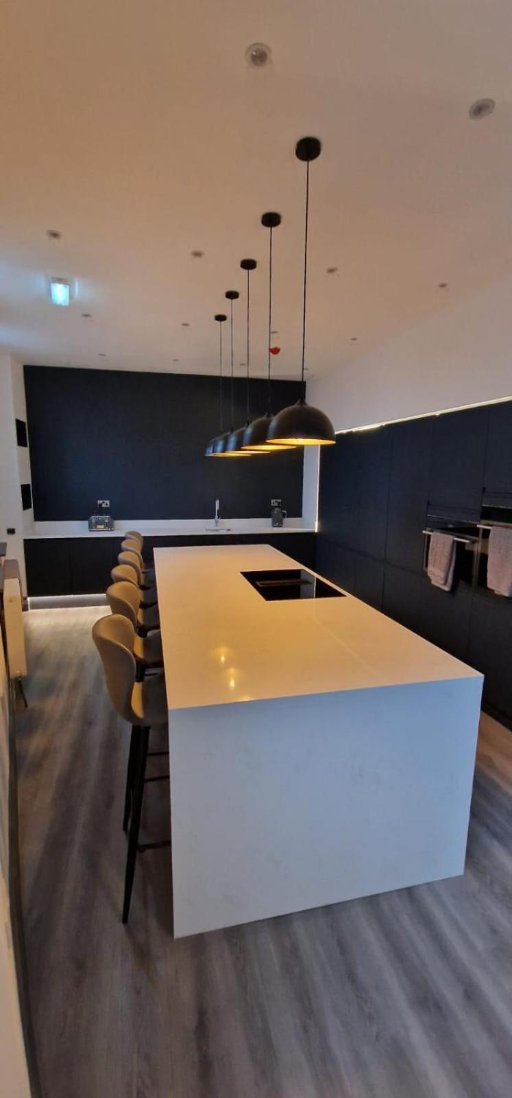 Modern 7-br Retreat Ensuite Holiday home *