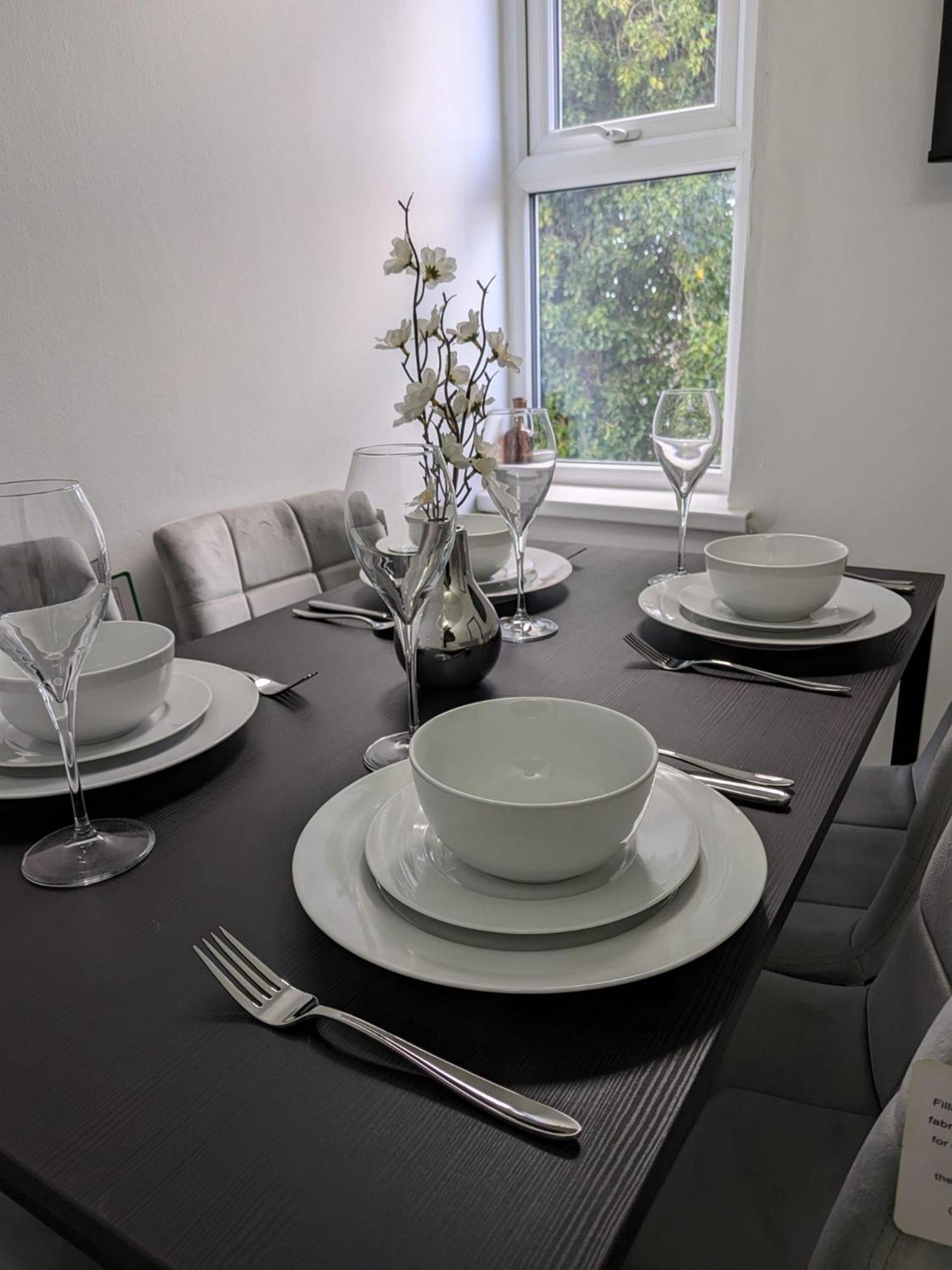 Apartment Stylish 2 Bedroom Ensuite Flat In