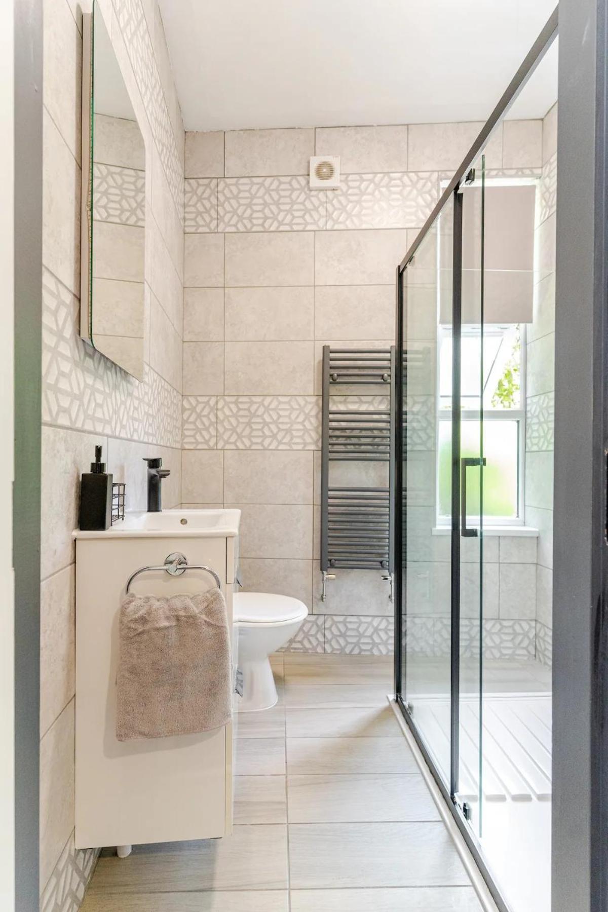 Stylish 2 Bedroom Ensuite Flat In Birmingham