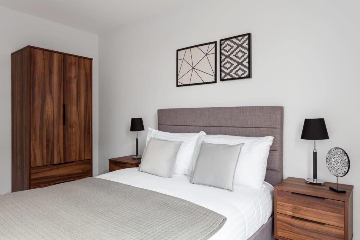 Modern & Spacious In Apartment *