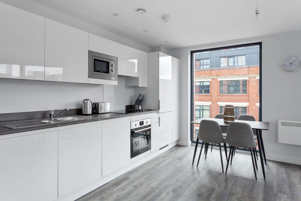 Modern & Spacious In Apartment Birmingham