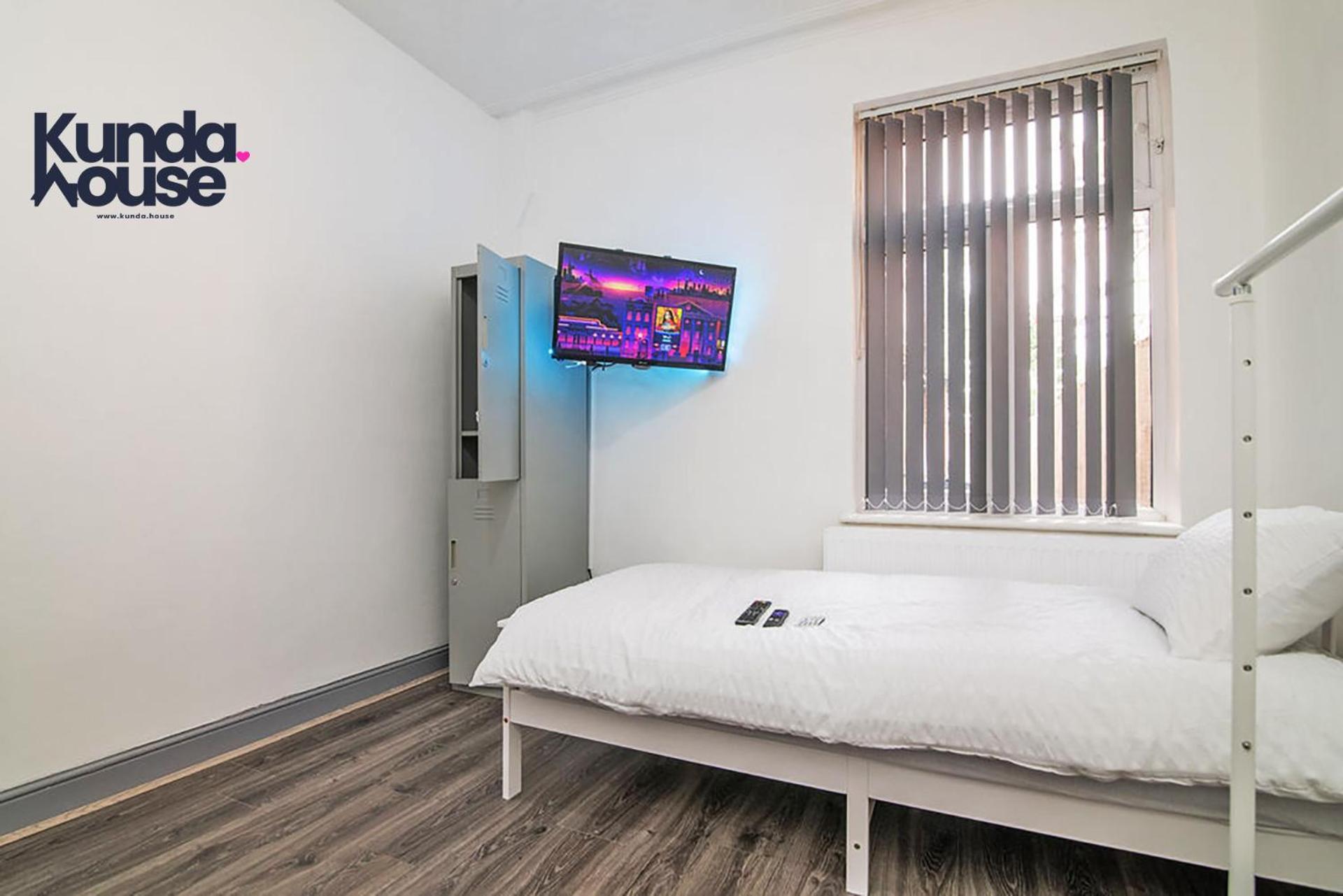 Kunda House O Grange Bunk Men Only Guest house *