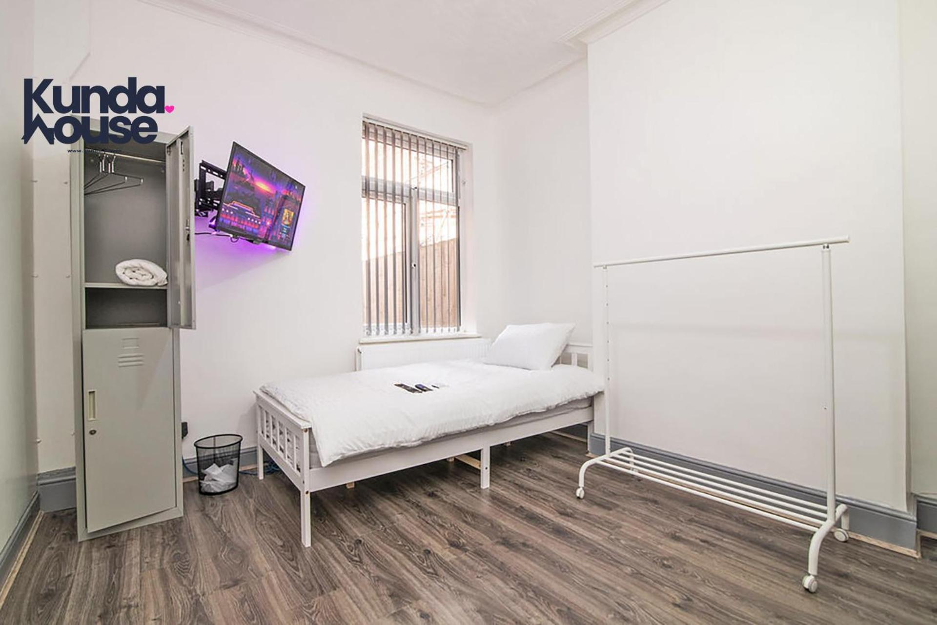 Kunda House O Grange Bunk Men Only Guest house