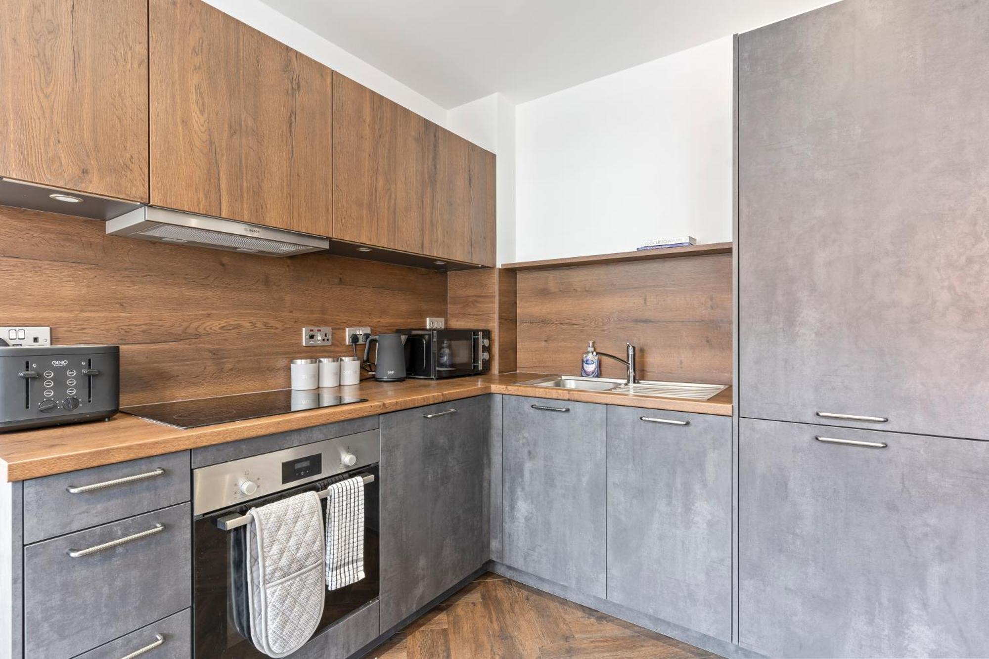 Apartment City Centre Serviced - Celestial Lettings *