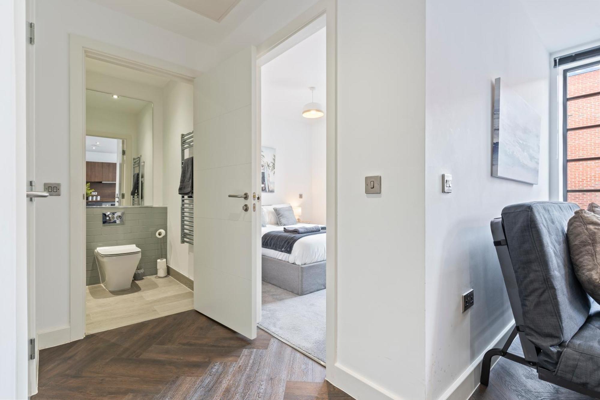 City Centre Serviced - Celestial Lettings Apartment *