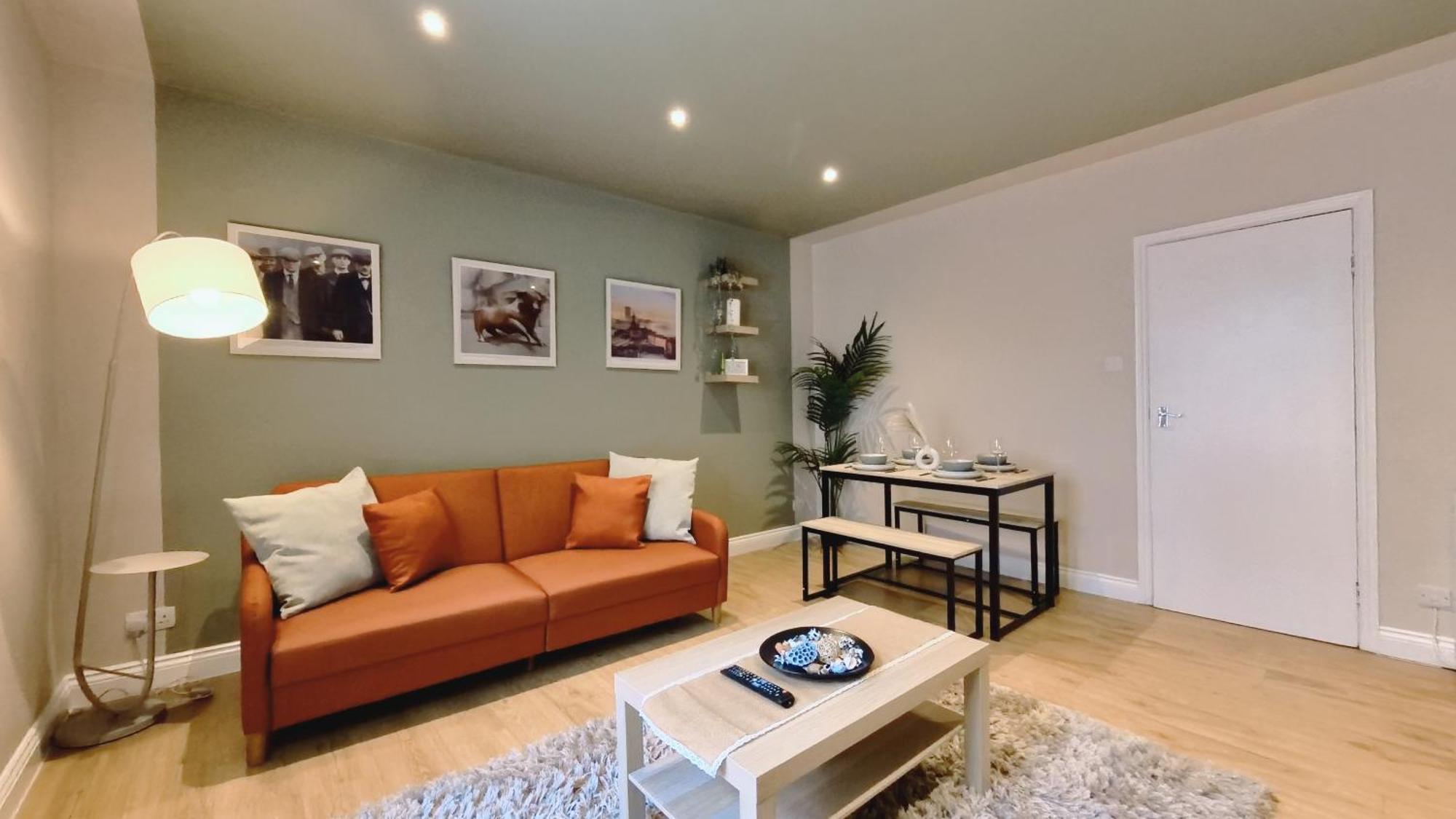 Spacious Duplex With 2 Bathrooms With Free Wi-fi, Parking And Keyless Access, Sleeps Up To 9 - Perfect For Groups * Birmingham