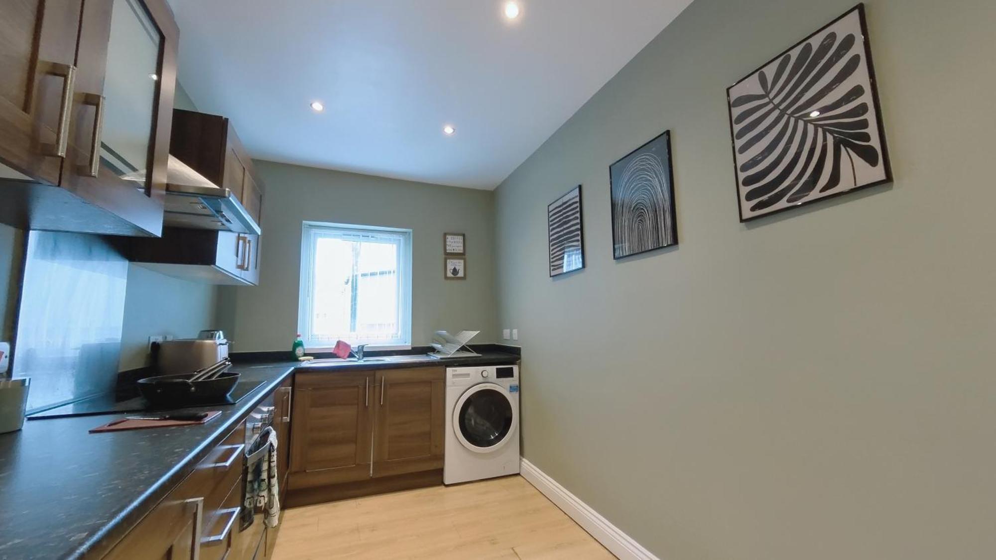 Apartment Spacious Duplex With 2 Bathrooms With Free Wi-fi, Parking And Keyless Access, Sleeps Up To 9 - Perfect For Groups Birmingham