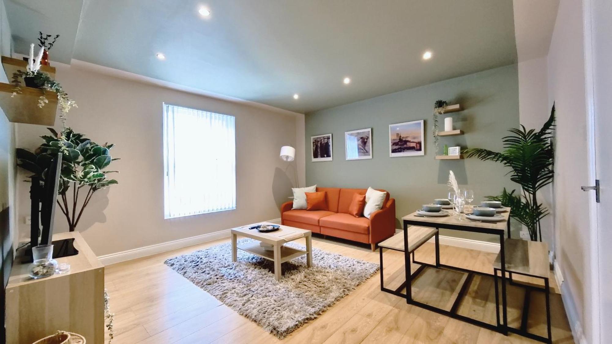 Spacious Duplex With 2 Bathrooms With Free Wi-fi, Parking And Keyless Access, Sleeps Up To 9 - Perfect For Groups Apartment Birmingham