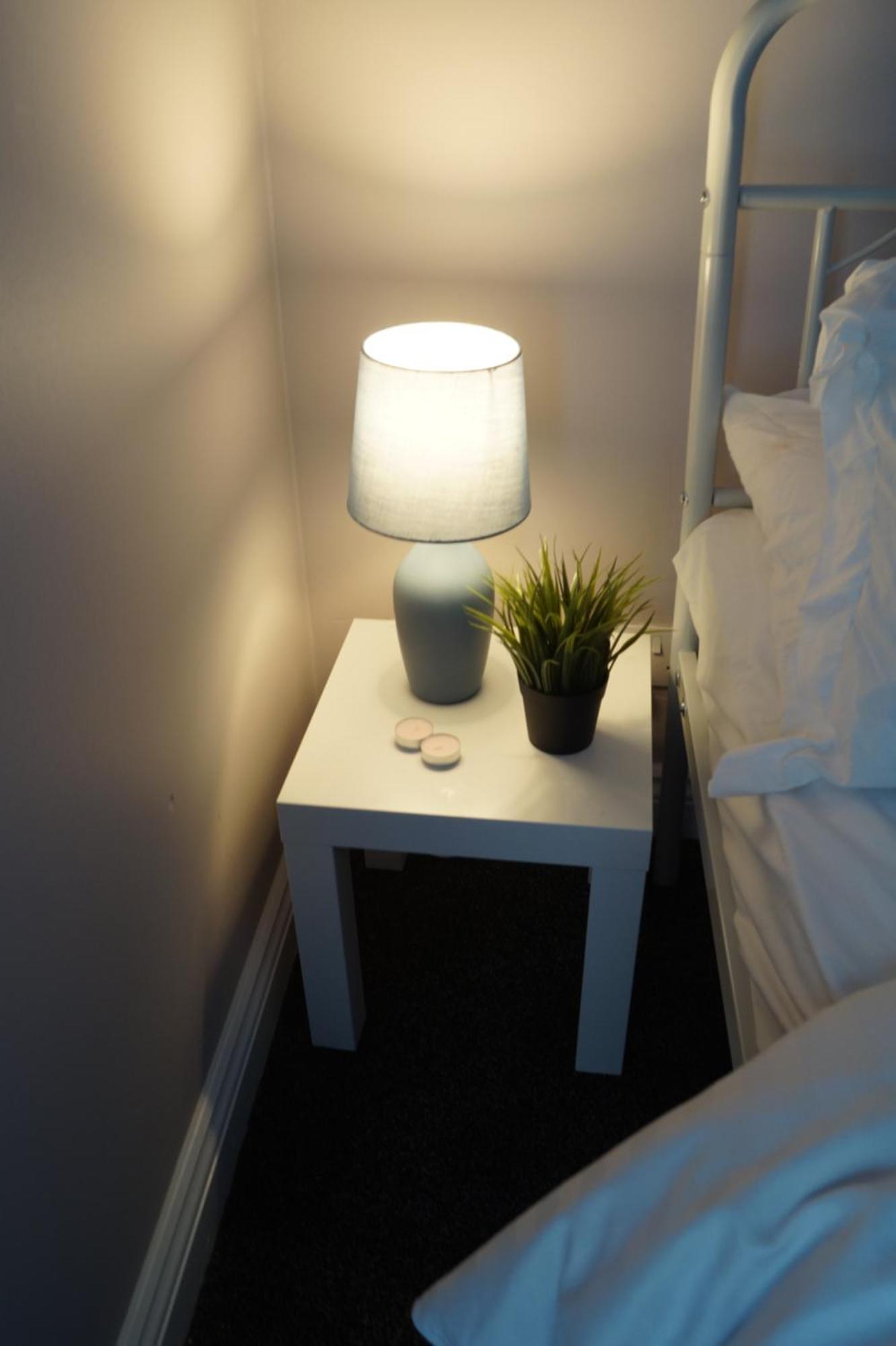 Apartment Spacious Duplex With 2 Bathrooms With Free Wi-fi, Parking And Keyless Access, Sleeps Up To 9 - Perfect For Groups *