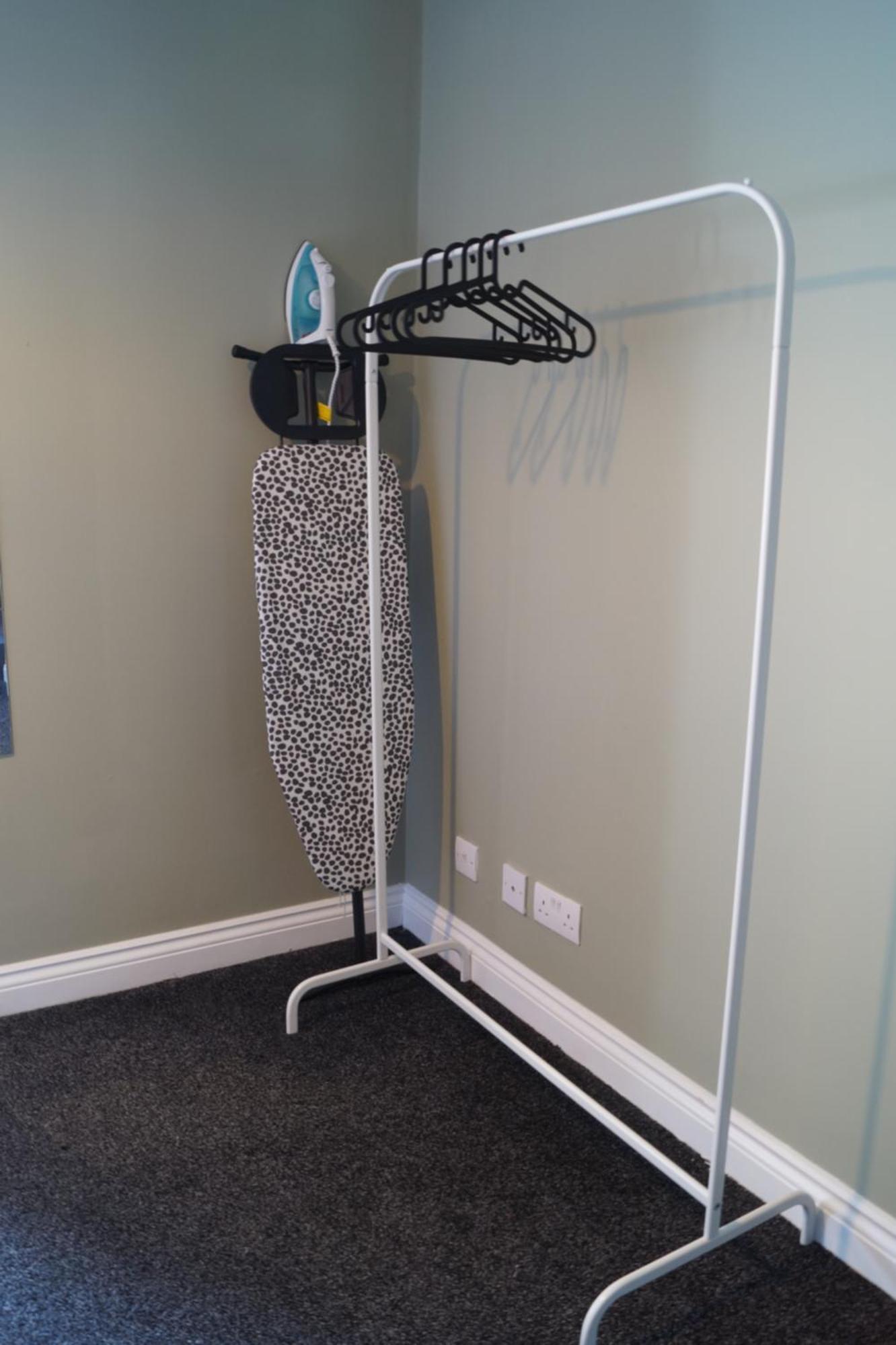 Spacious Duplex With 2 Bathrooms With Free Wi-fi, Parking And Keyless Access, Sleeps Up To 9 - Perfect For Groups Apartment