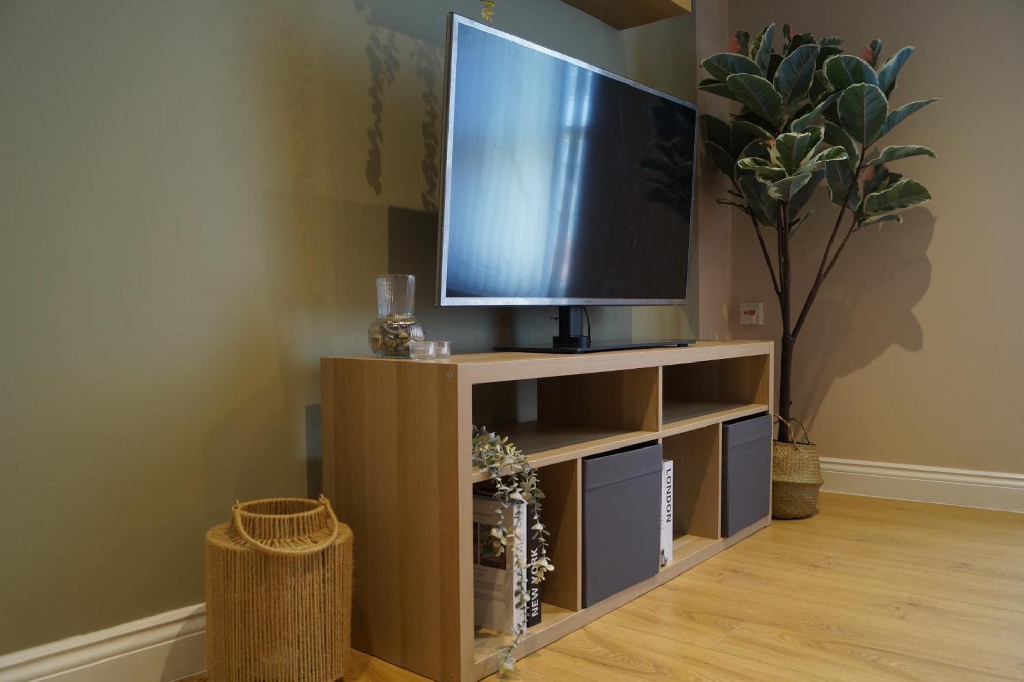 Spacious Duplex With 2 Bathrooms With Free Wi-fi, Parking And Keyless Access, Sleeps Up To 9 - Perfect For Groups Birmingham