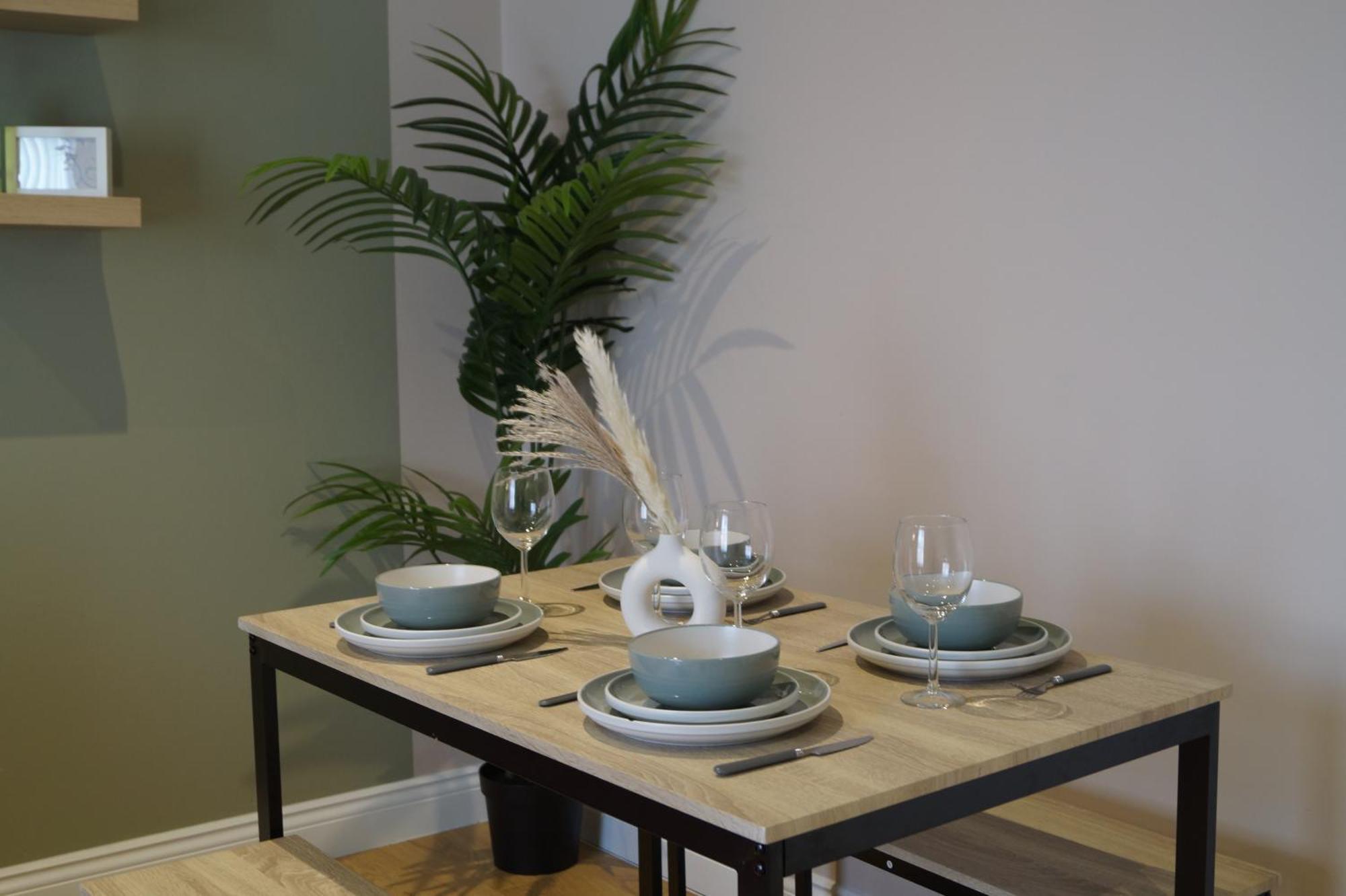 Apartment Spacious Duplex With 2 Bathrooms With Free Wi-fi, Parking And Keyless Access, Sleeps Up To 9 - Perfect For Groups Birmingham