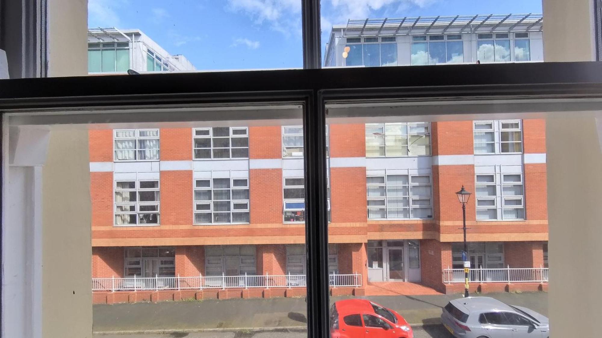 Spacious Duplex With 2 Bathrooms With Free Wi-fi, Parking And Keyless Access, Sleeps Up To 9 - Perfect For Groups Apartment Birmingham