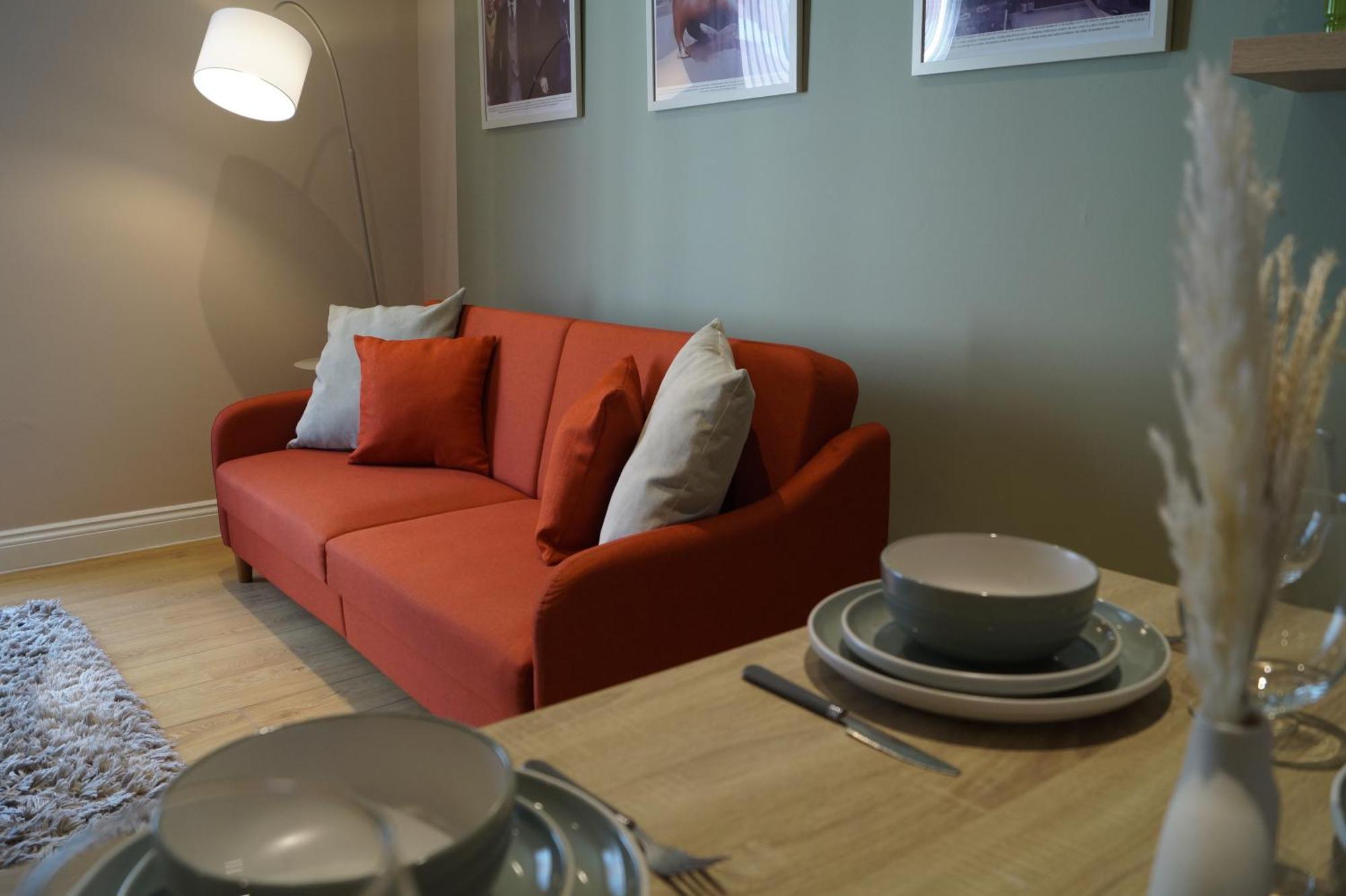 Spacious Duplex With 2 Bathrooms With Free Wi-fi, Parking And Keyless Access, Sleeps Up To 9 - Perfect For Groups * Birmingham